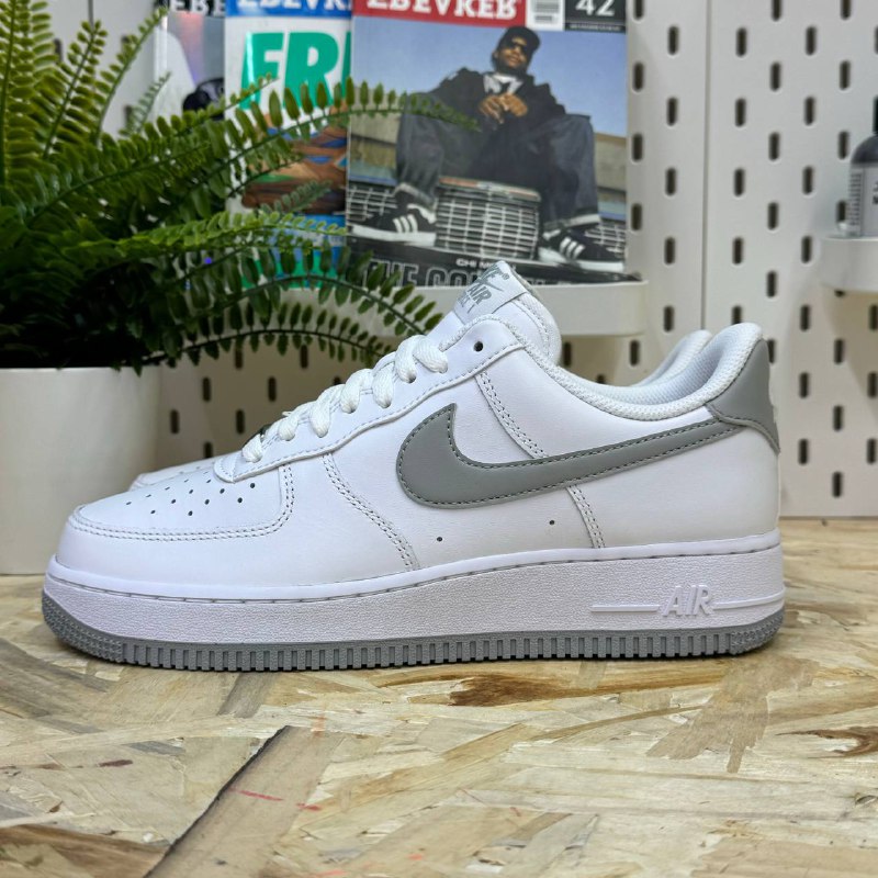 NIKE Air Force 1 Low