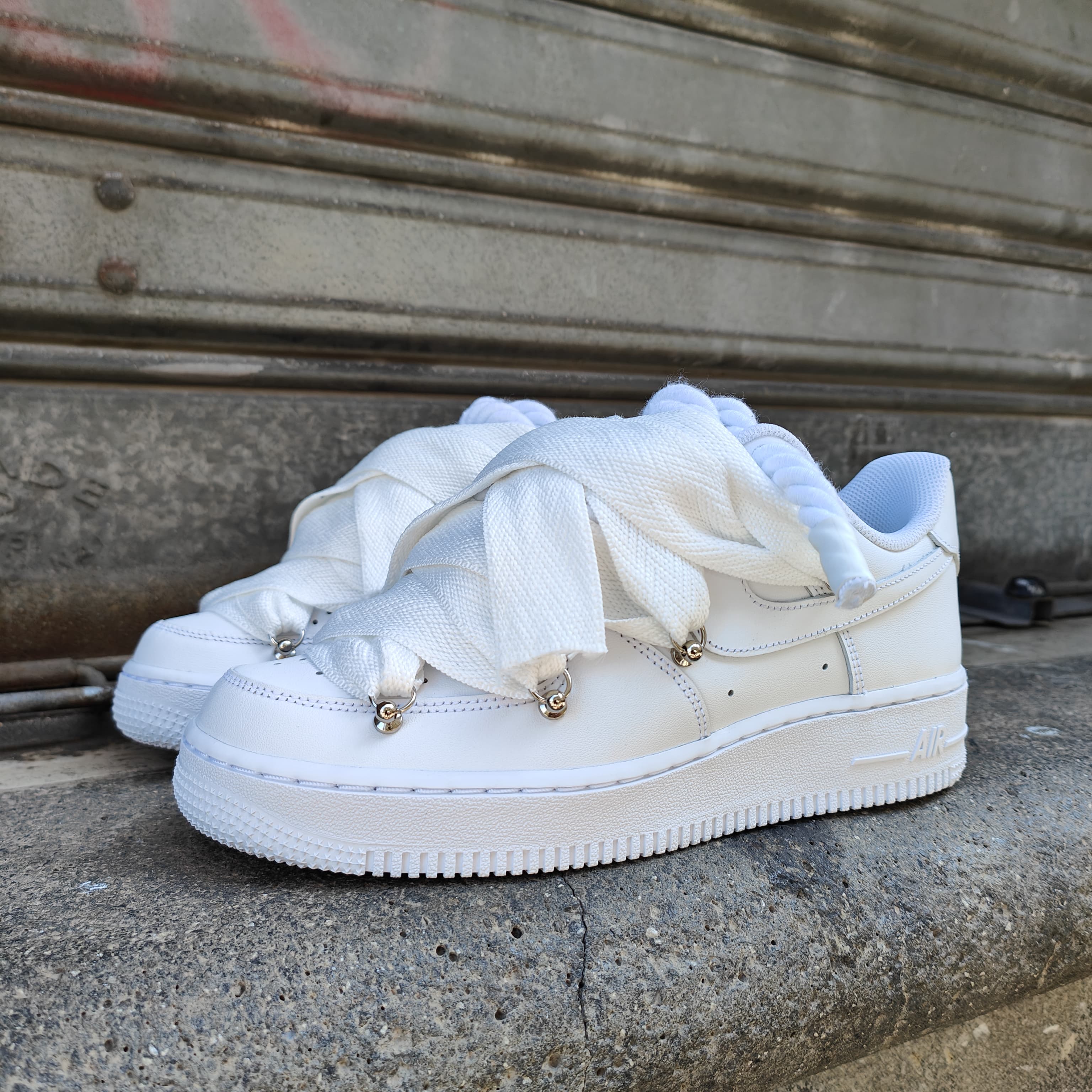 Snezed NIKE AIR FORCEROPE TRIPLE LANVIN TITAN LACE