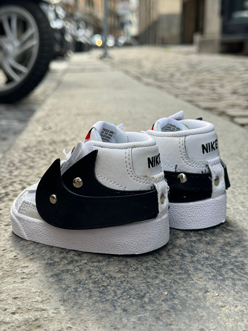 Snezed NIKE BLAZER KIDSMAXI SWOOSH