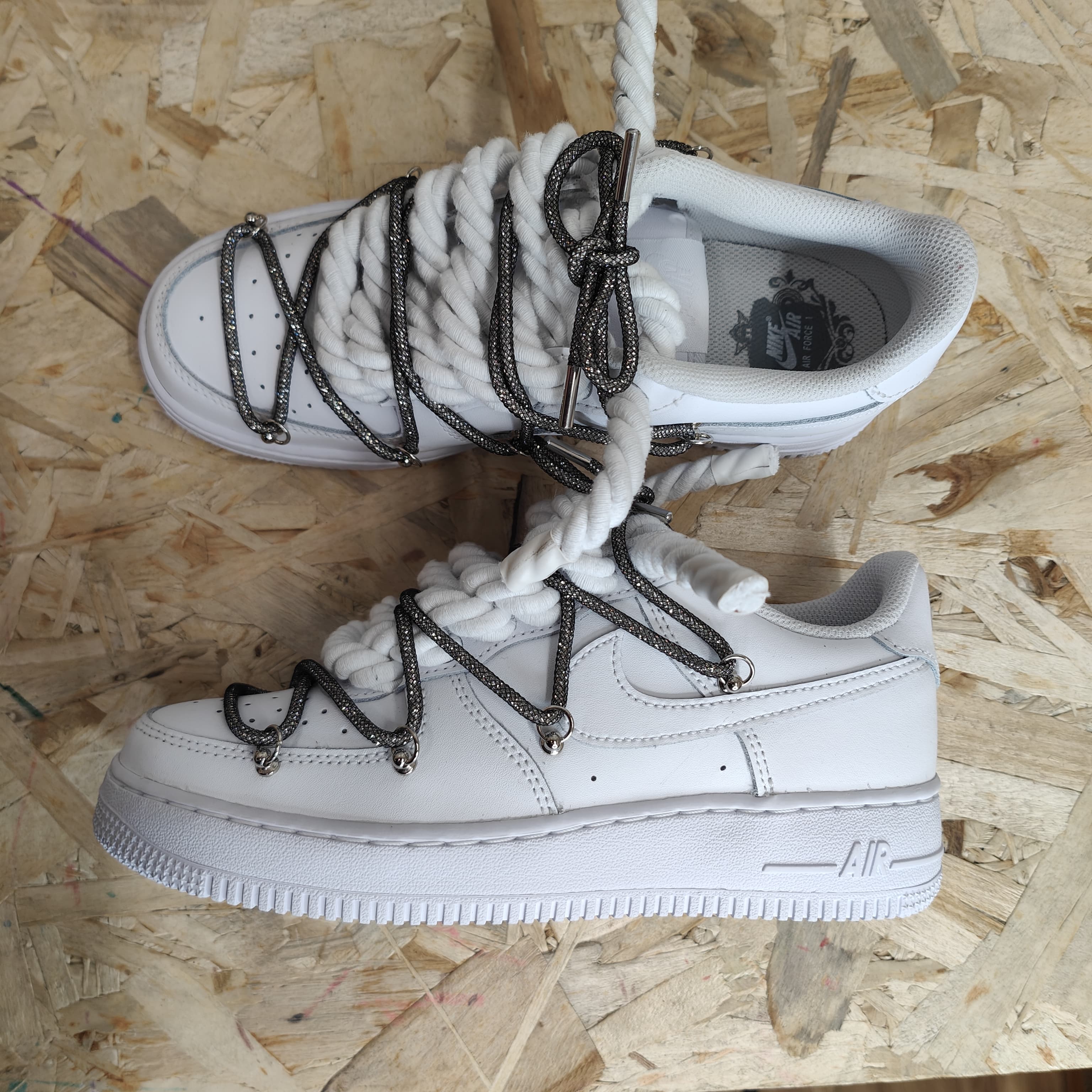 Snezed AIR FORCEROPE TRIPLE SWA BLACK