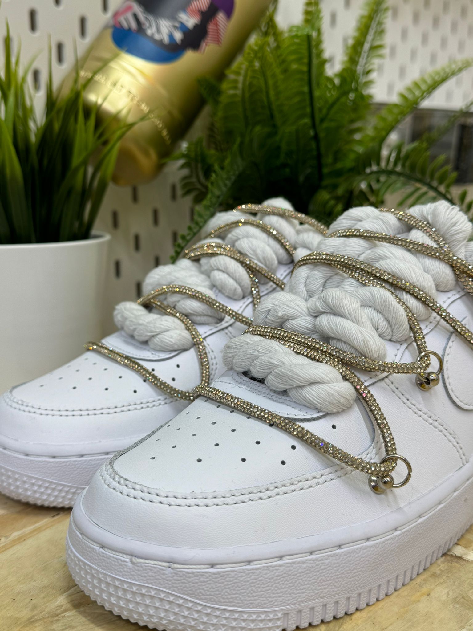 Snezed AIR FORCETRIPLE SWAROVSKI GOLD