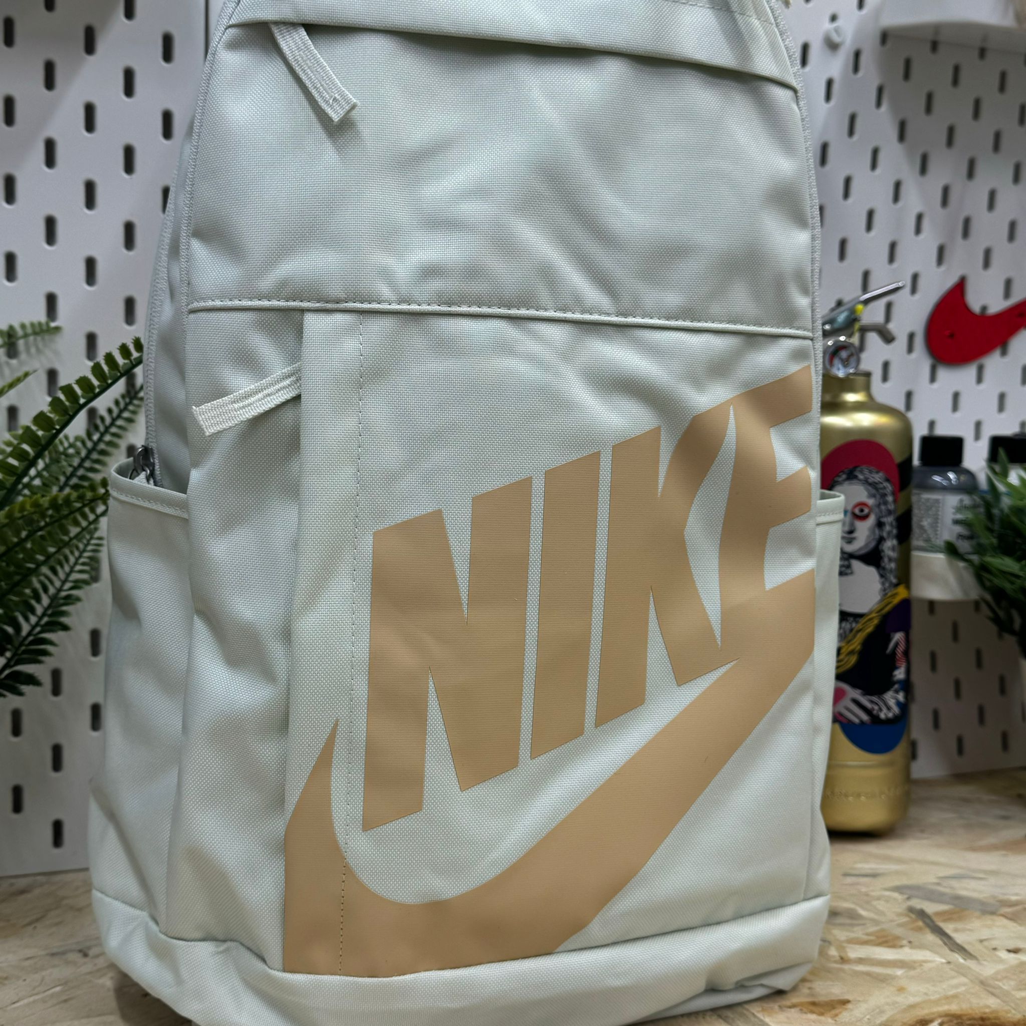 NIKE DD0559-020