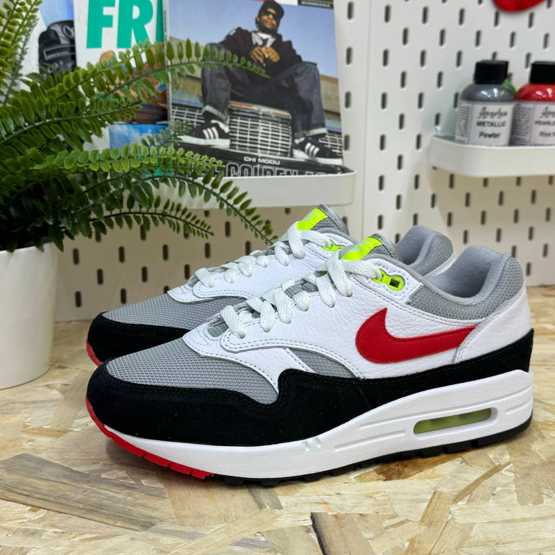 NIKE HF0105-100