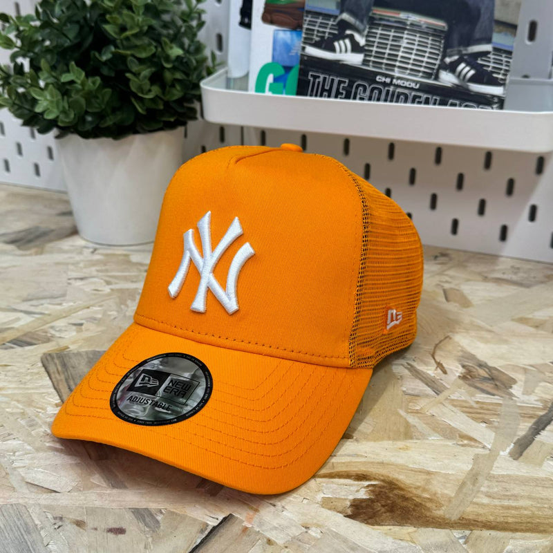 Gorra trucker con estructura en A Essential de la Liga de los Yankees de Nueva York