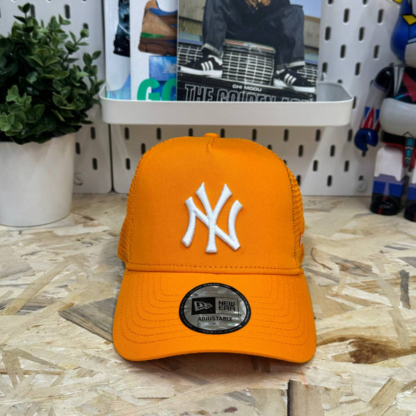 Gorra trucker con estructura en A Essential de la Liga de los Yankees de Nueva York