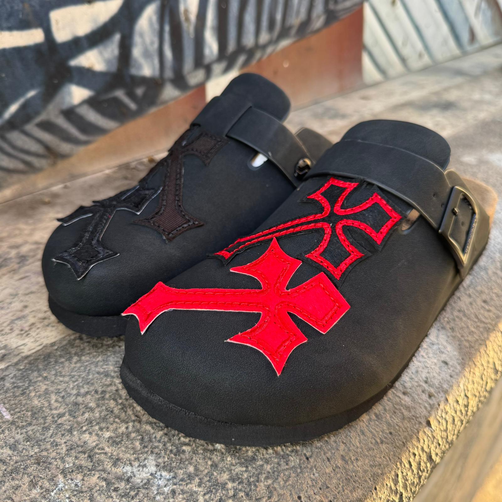 Snezed Cross Mule – Obsidian Red