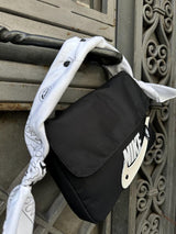 bolso con logo