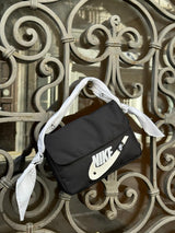 bolso con logo