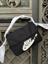 bolso con logo